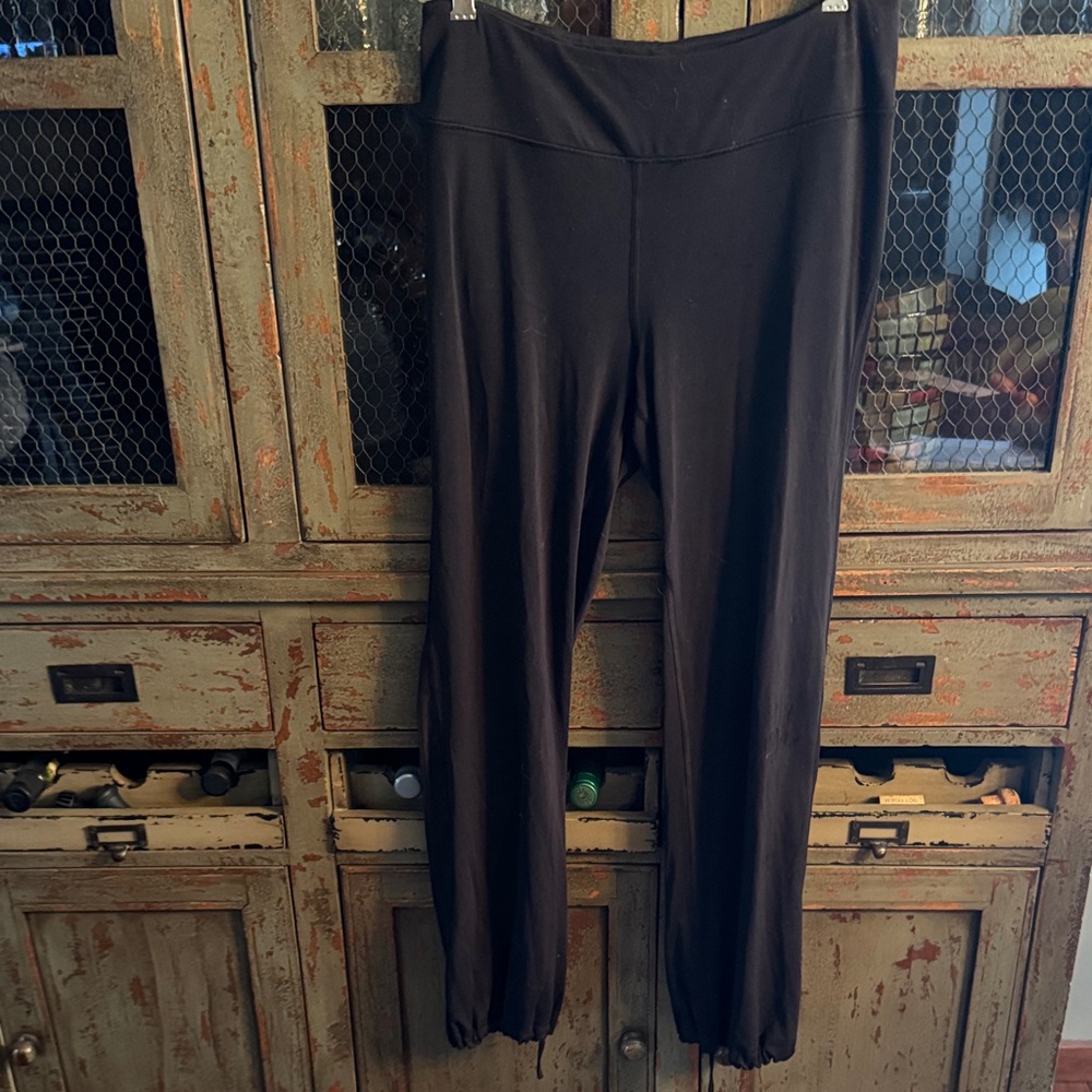 Black Straight Leg Victoria Sport jogger/leggings